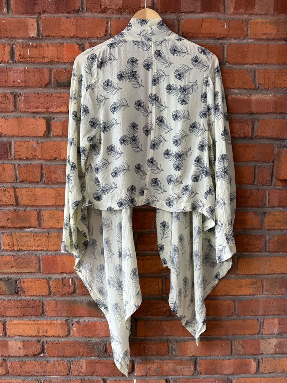 Winter Kate Silk Jasmine Bohemian Feather Print Kimono Cardigan - Picture 5 of 10